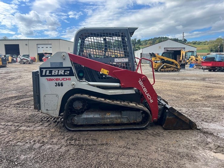 2023-takeuchi-tl8-image-8