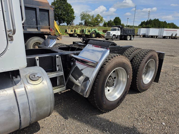 1984-peterbilt-359-image-10