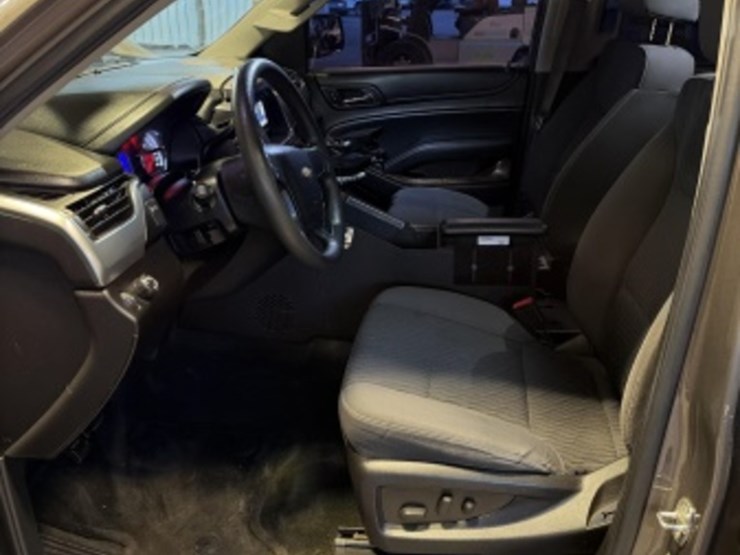 2016-chevrolet-tahoe-image-23