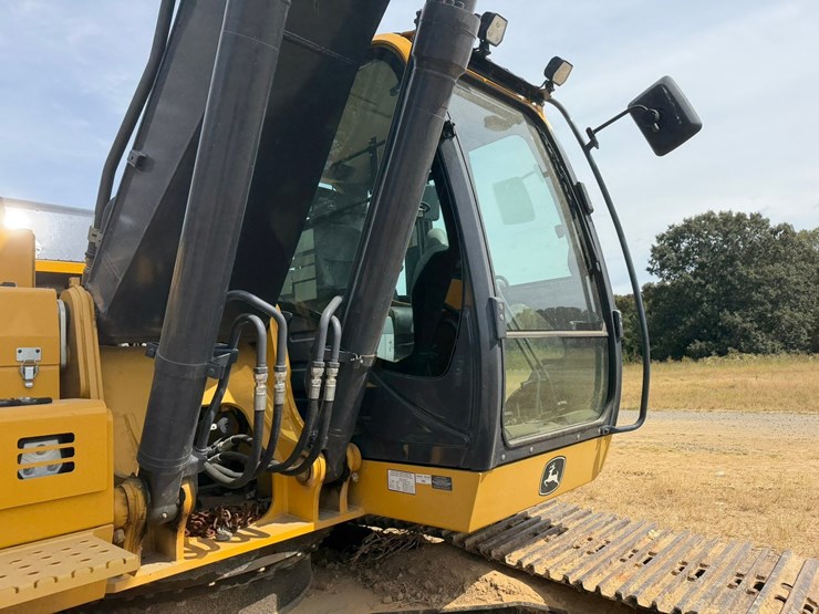 2024-deere-210g-lc-image-25