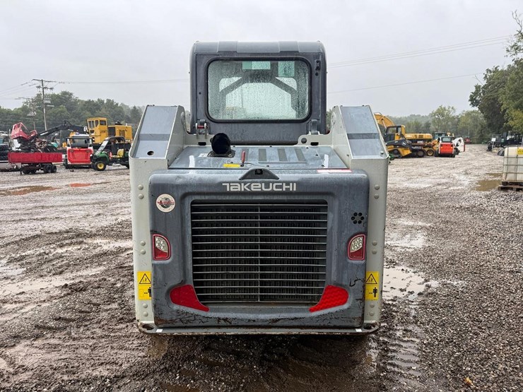 2023-takeuchi-tl8-image-3