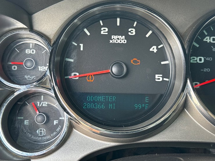 2011-chevrolet-2500-image-18