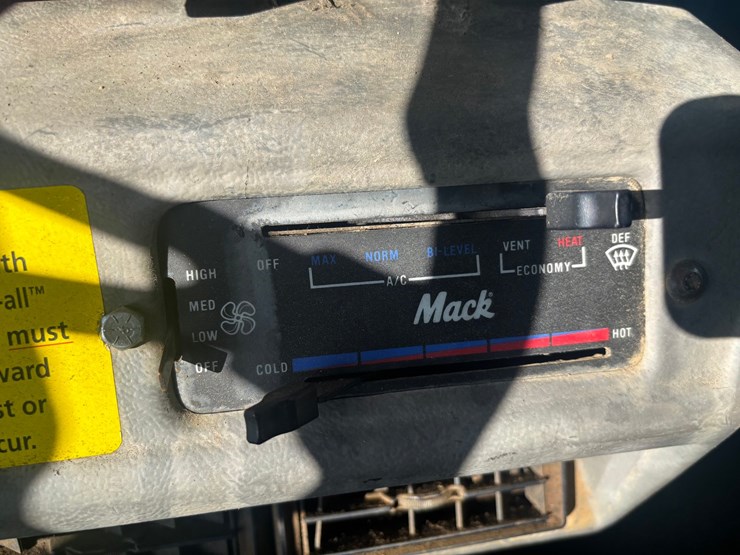 mack-rd688s-image-56