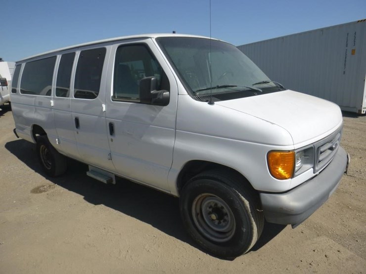 2007-ford-econoline-350-image-2