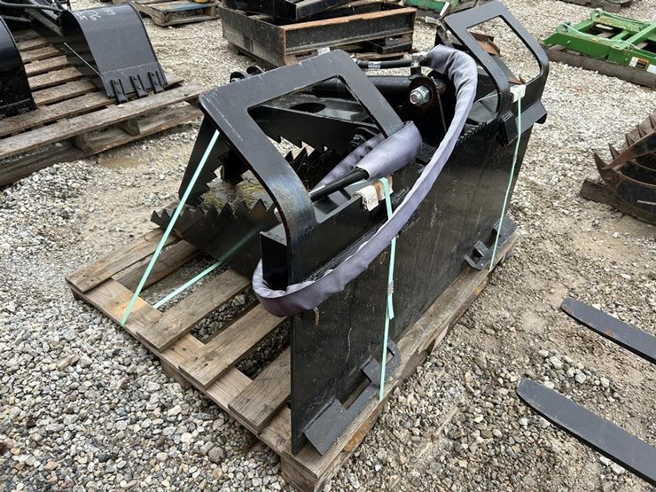 ditching-grapple-skid-steer-bucket-image-2