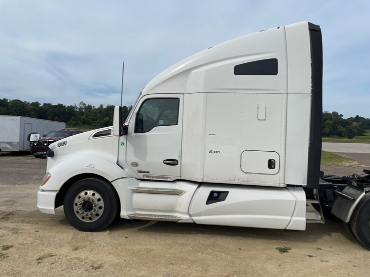 2017-kenworth-t680-image-33