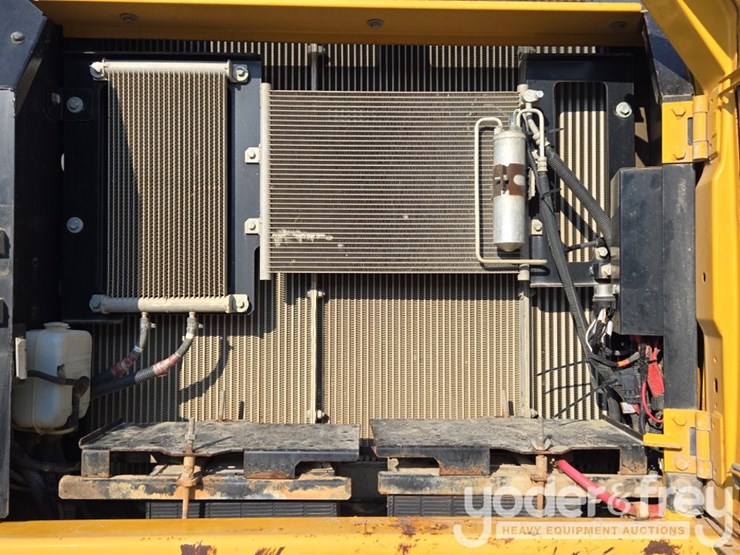 2019-deere-210g-lc-image-33