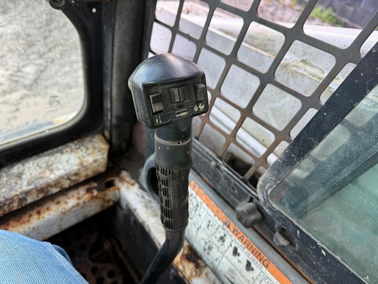 2004-bobcat-s150-image-19