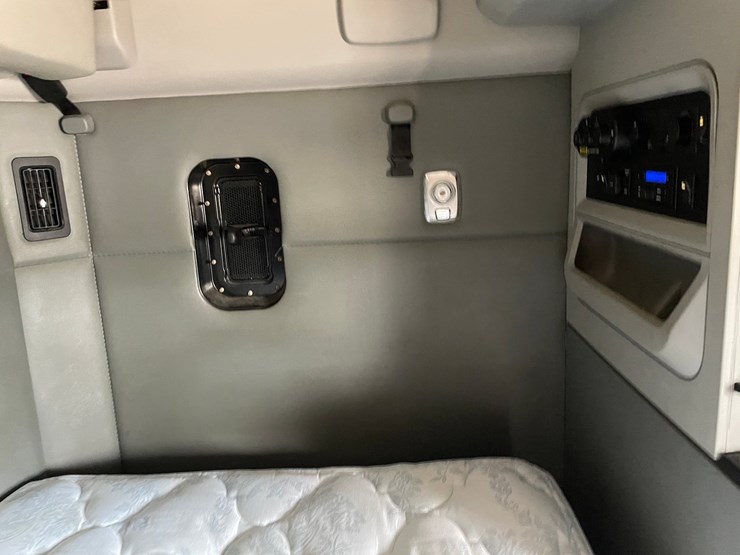2017-kenworth-t680-image-66