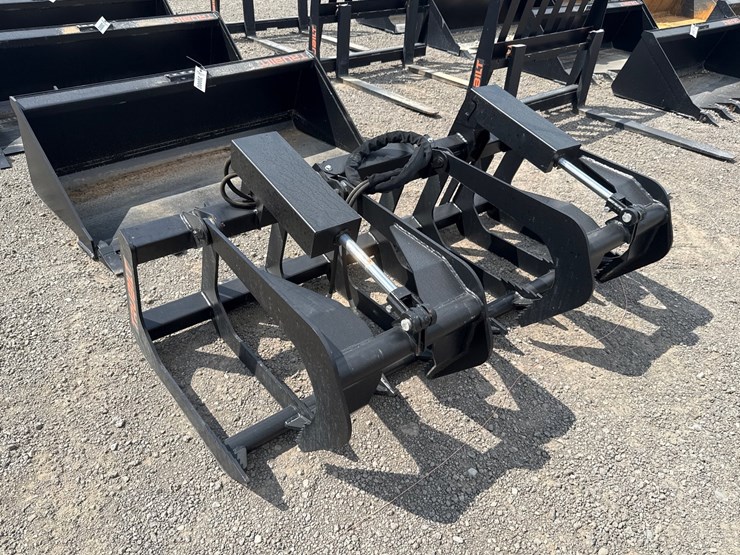 #2023-•-trubilt-66"-skid-steer-2-cylinder-skeleton-grapple-image-1