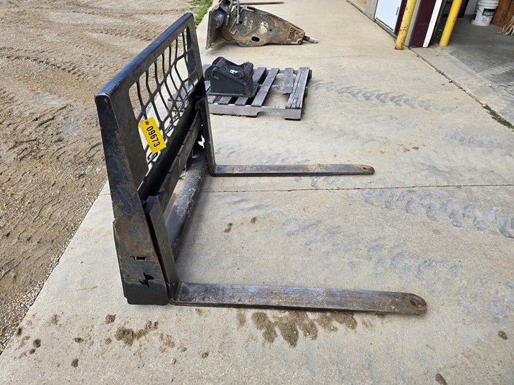 #9673-•-bobcat-42"-pallet-forks-image-6