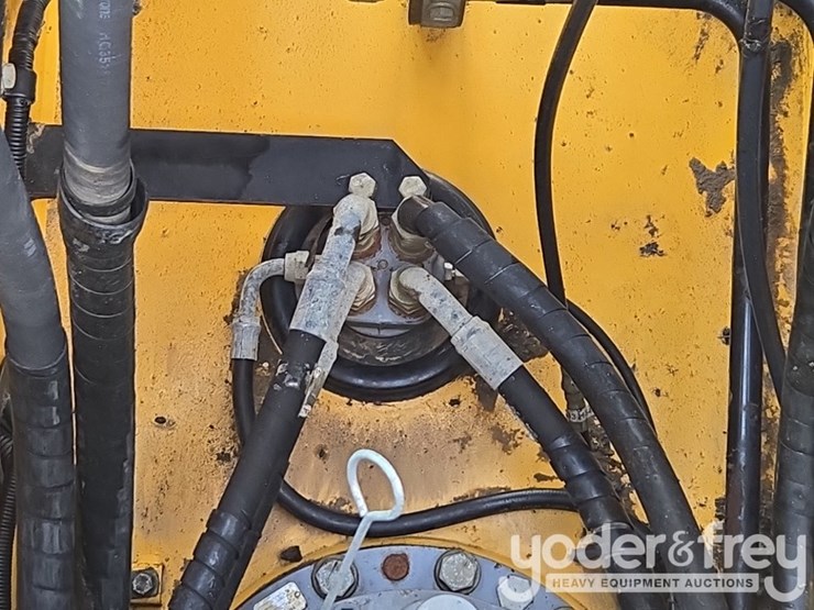 2019-deere-210g-lc-image-52