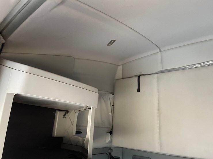 2017-kenworth-t680-image-61
