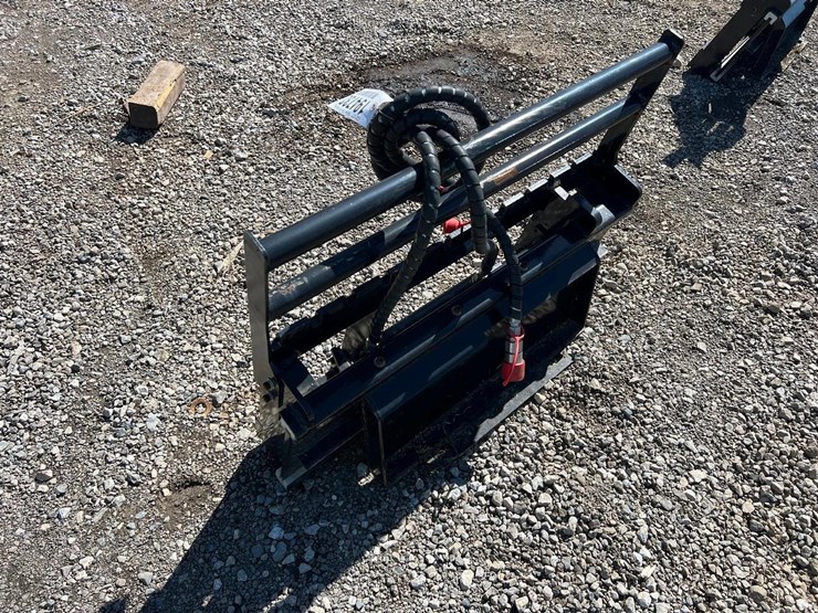 giyi-mini-skid-steer-side-shift-forks-backing-plate-image-3