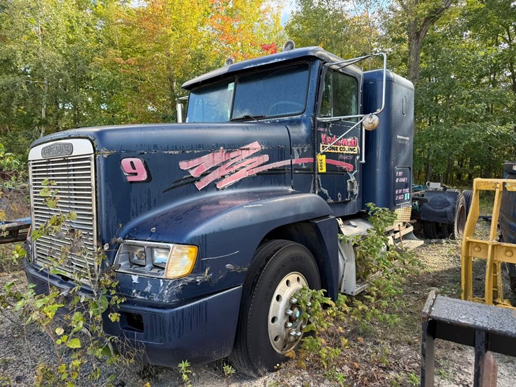 #3509-•-freightliner-sleeper-cab-truck-tractor-image-1