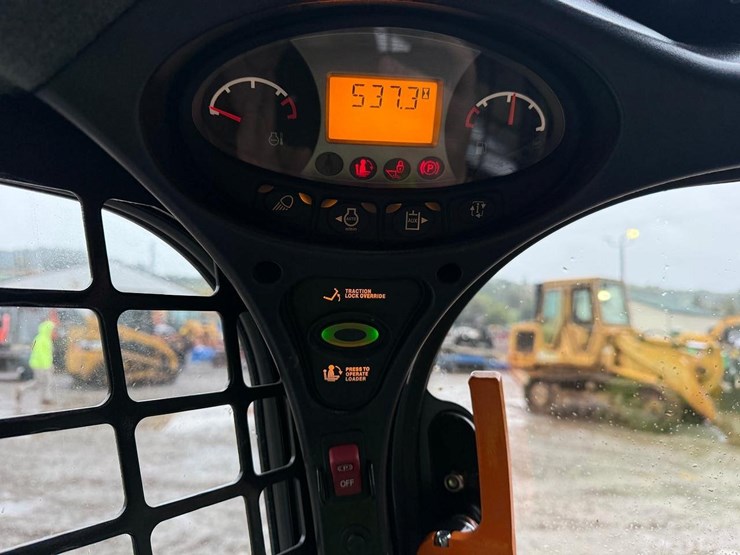 2022-bobcat-s740-image-22