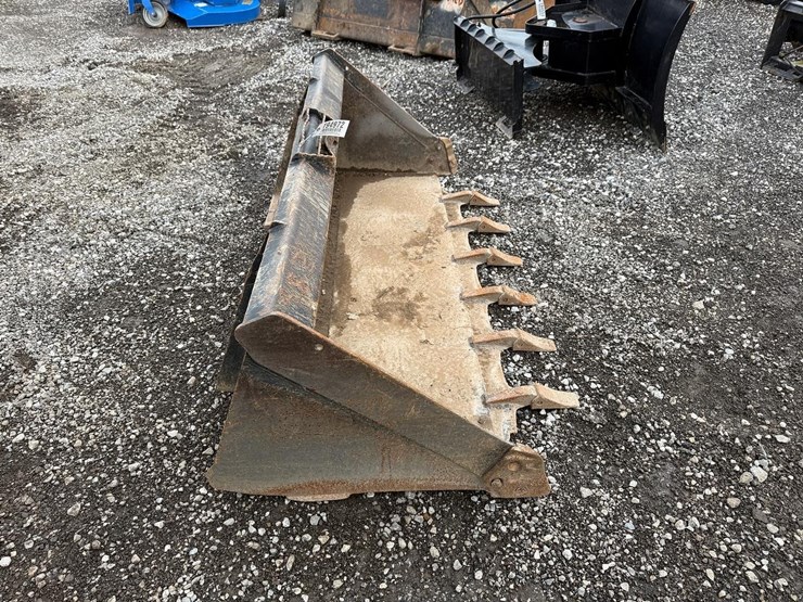 76”-skid-steer-tooth-bucket-image-4