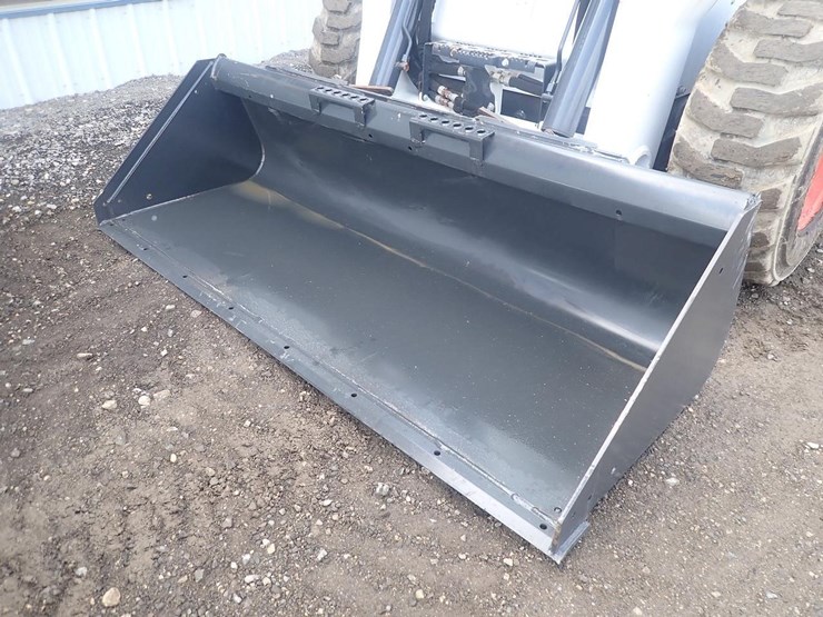 bobcat-74"-standard-duty-skid-steer-bucket-image-1