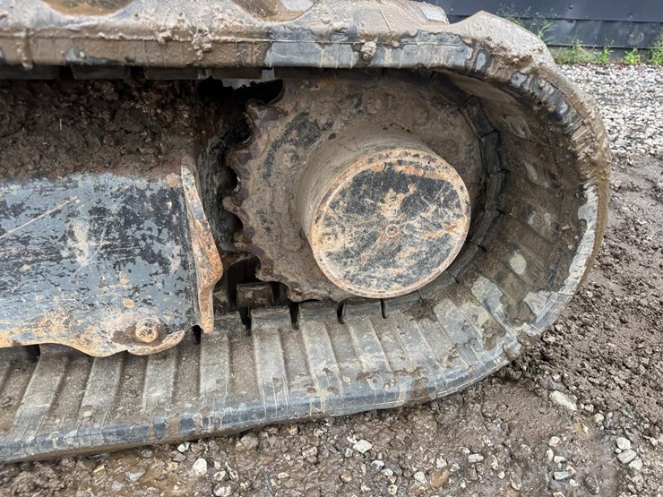 2016-takeuchi-tb260-image-19