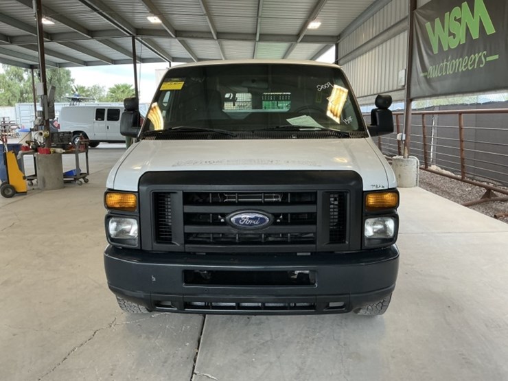 2009-ford-cargo-image-3