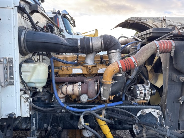 2001-peterbilt-379-image-18