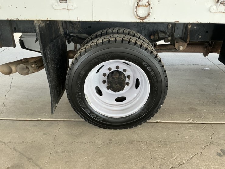 2012-ford-f550-image-8