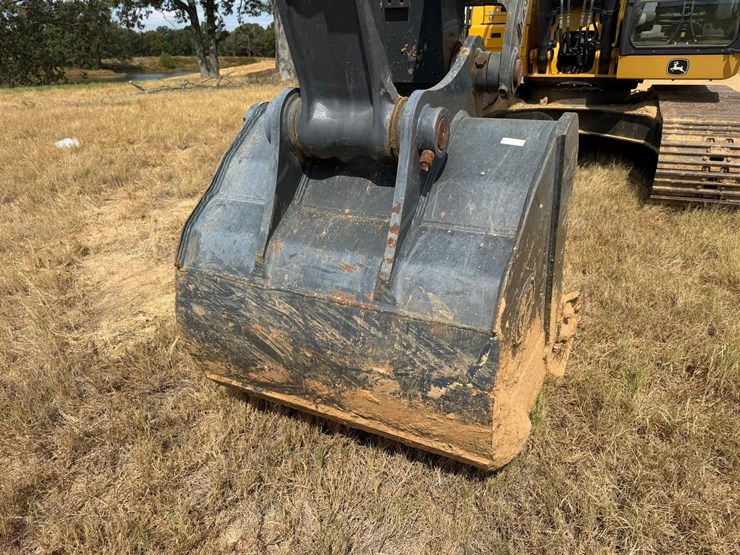 2024-deere-210g-lc-image-17