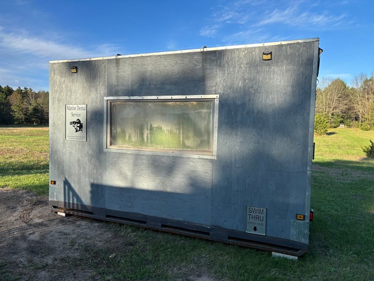 #1340-•-8-hole-ice-shack-(located-in-osseo,-wi)-image-2