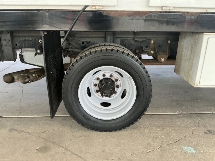 2013-ford-f550-image-8