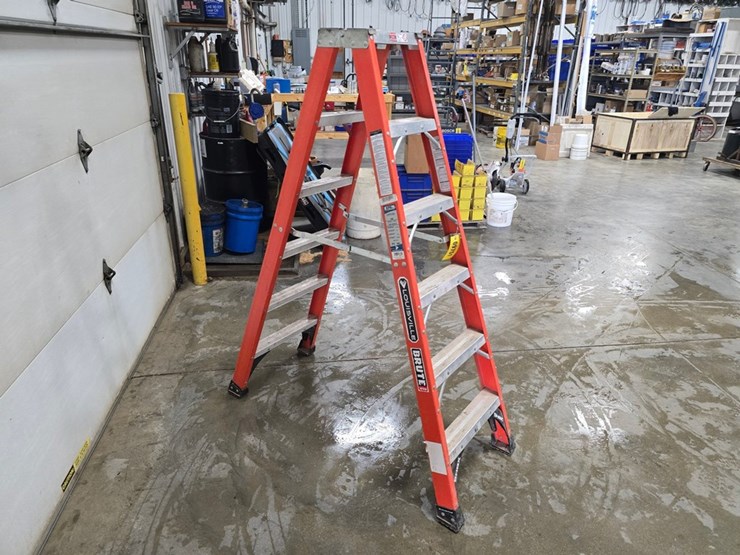 #9751-•-louisville-6'-double-sided-step-ladder-image-5