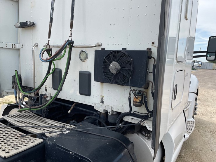 2017-kenworth-t680-image-17