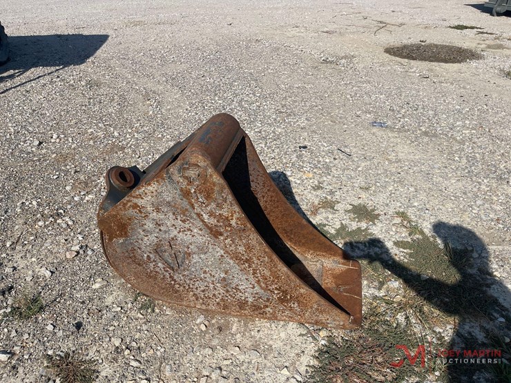 13-excavator-smooth-bucket-image-2