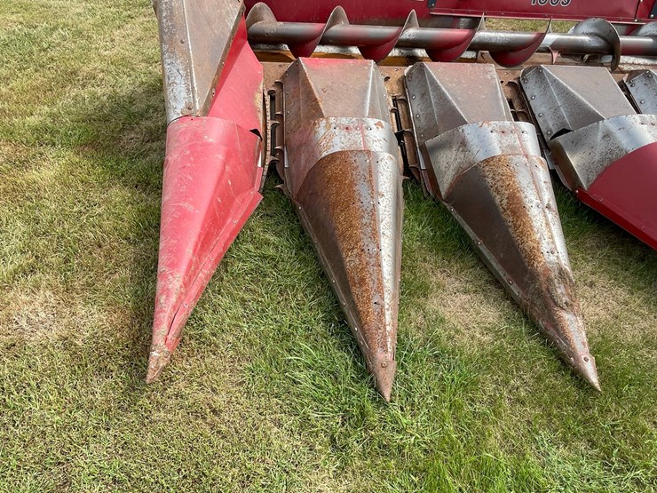 #1325-•-case-1063-(6)-row-corn-head-image-15