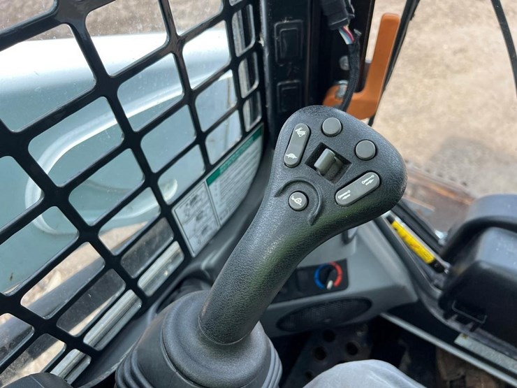 2018-bobcat-s570-image-22