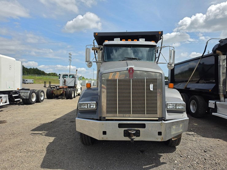2013-kenworth-t800-image-2