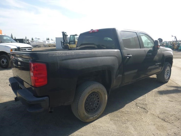 2018-chevrolet-1500-image-3