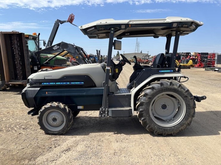 2023-monarch-mkv-tractor-image-5
