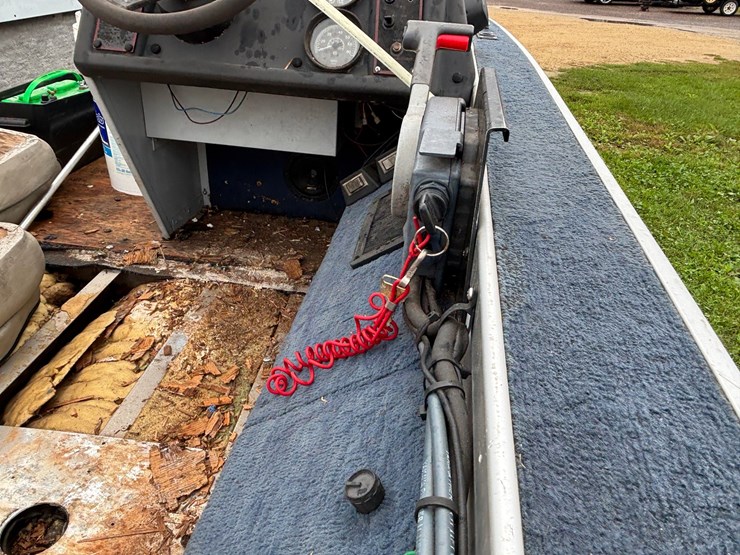 #1318-•-1989-16'-alumacraft-boat-(has-wi-title)-image-39