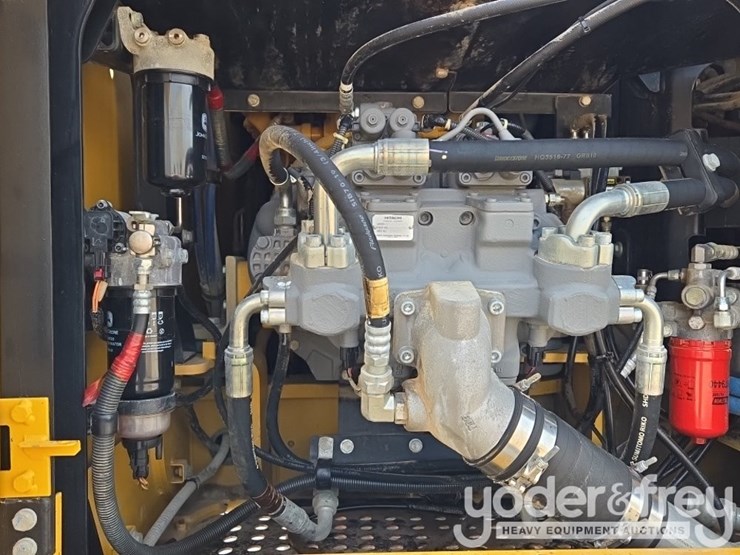 2019-deere-210g-lc-image-40