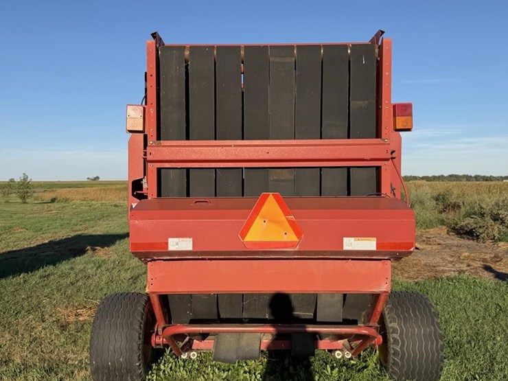 new-holland-br7090-image-6