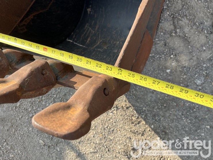 2019-caterpillar-420f2-image-33