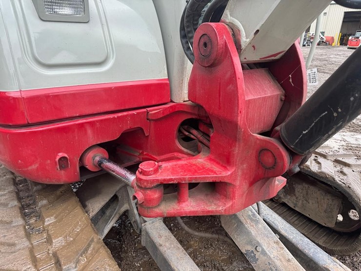 2016-takeuchi-tb260-image-15
