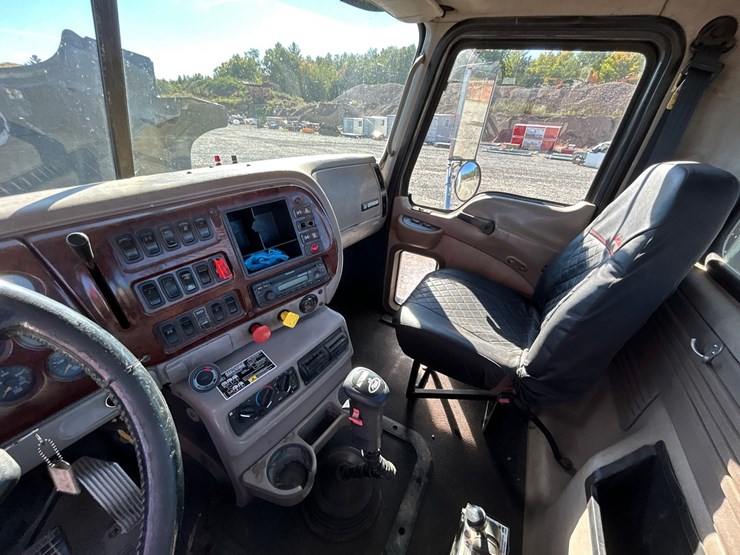 2004-mack-ch613-image-73