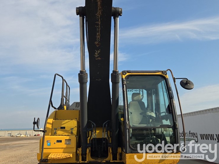 2019-deere-210g-lc-image-23