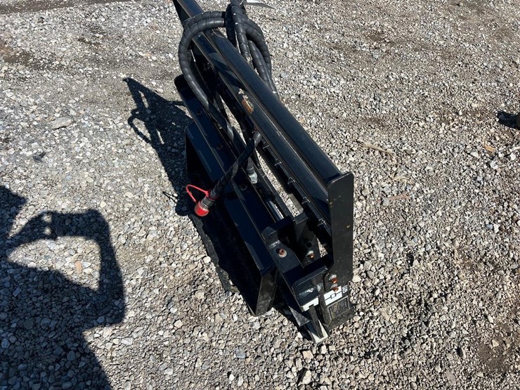 giyi-mini-skid-steer-side-shift-forks-backing-plate-image-2