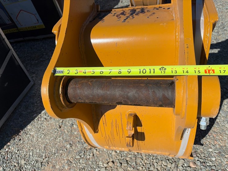 caterpillar-320-image-5