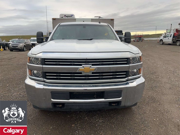 2015-chevrolet-silverado-2500hd-image-8