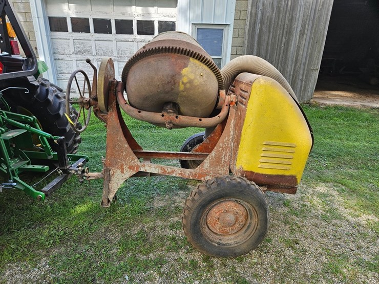 #8737-•-timken-bearing-equipment-towable-concrete-mixer-image-3