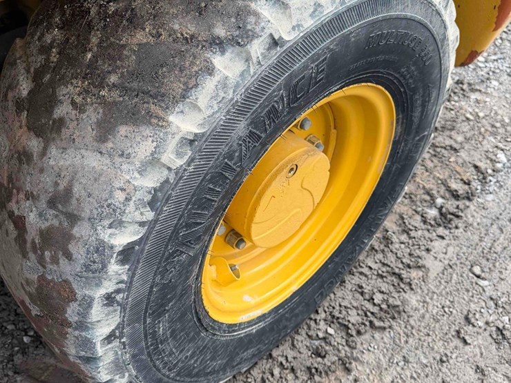 2013-deere-244j-image-15