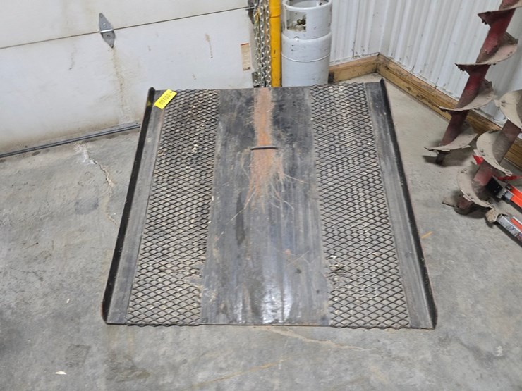 #9690-•-4'x4'-dock-plate-image-2